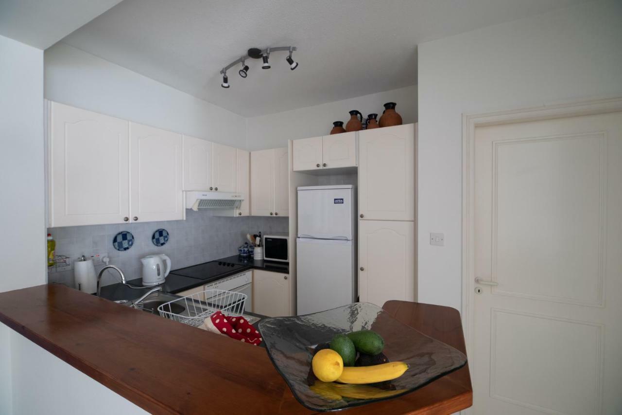 105 Kings Palace - Fabulous 2 Bed, 2 Bath, Large Patio With Garden - Sea Views Pafos Exterior foto